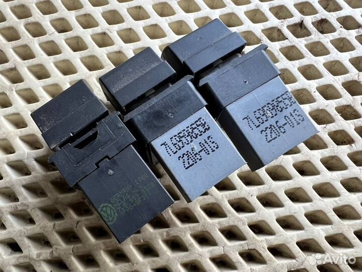 Кнопка стеклоподъемника Volkswagen Passat B6