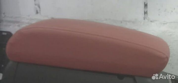 Подлокотник Jeep grand Cherokee wk2