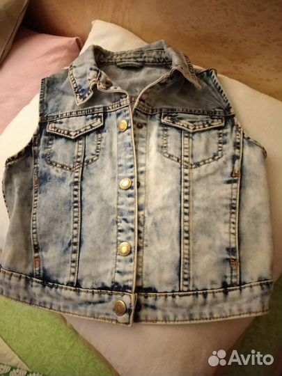 Джинсовая безрукавка для девочки