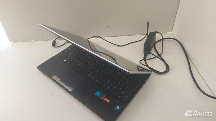 Ноутбук Samsung NP305V5A