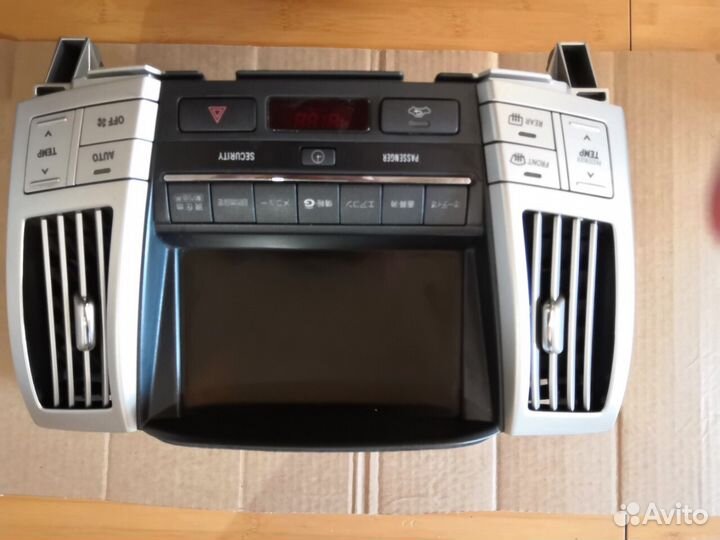 Штатный монитор Toyota Harrier в Чите