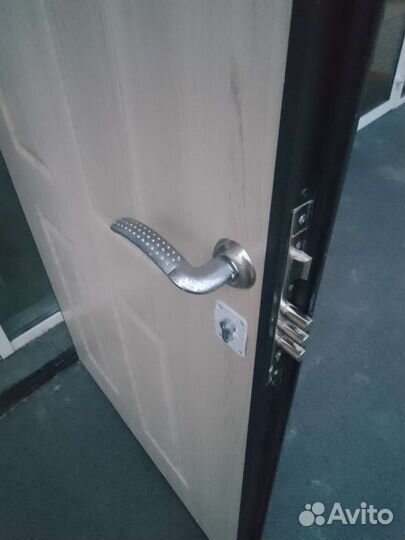 Дверь входная металлическая