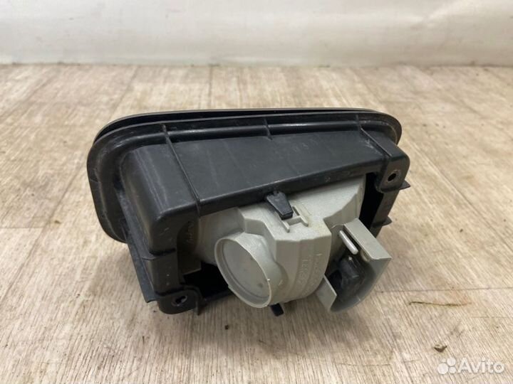 Фонарь противотуманный задний правый Mitsubishi