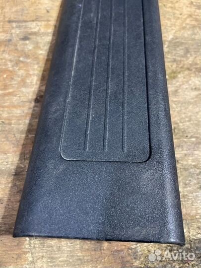 Накладка на порог салона задняя левая