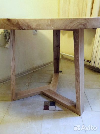 Круглый стол массив дуба