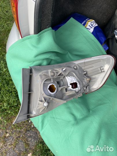 Задний левый фонарь