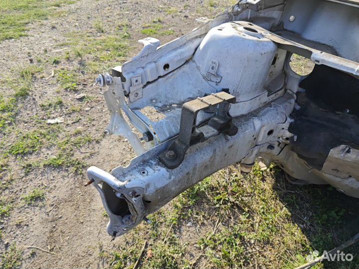 Передняя часть кузова Лонжероны правая Ford Focus