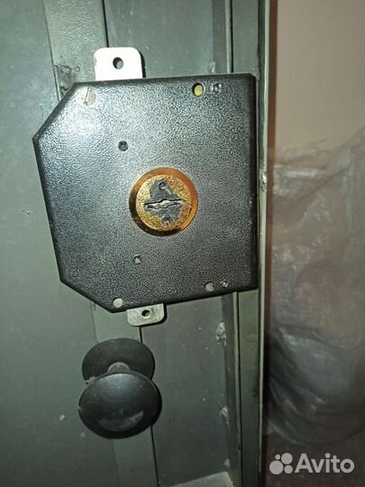 Дверь входная металлическая бу