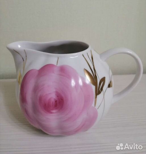 Чайник, молочники, сахарница, кувшин