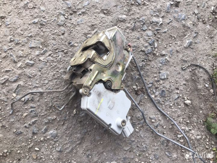 Nissan primera p11 замок двери левый правый