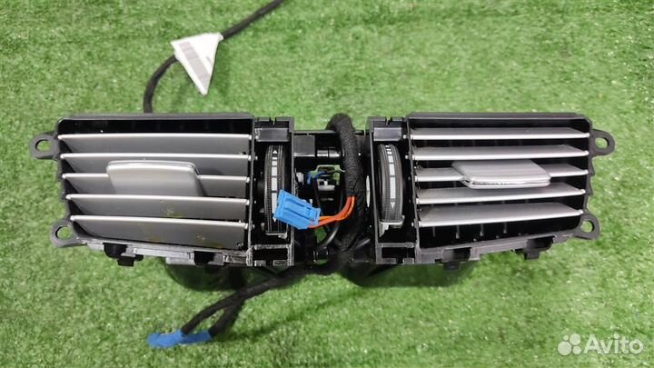 Дефлектор торпедо центральный Mercedes Benz E-cla