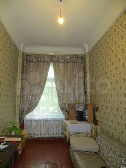 Комната 14 м² в 5-к., 1/3 эт.