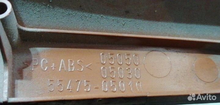 Накладка декоративная Toyota Avensis