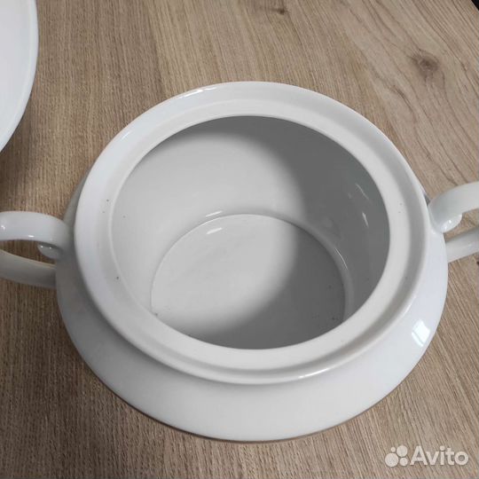 Супница с крышкой новая