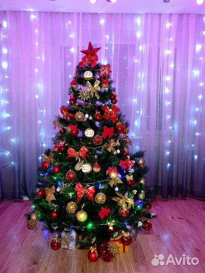 Елка и игрушки