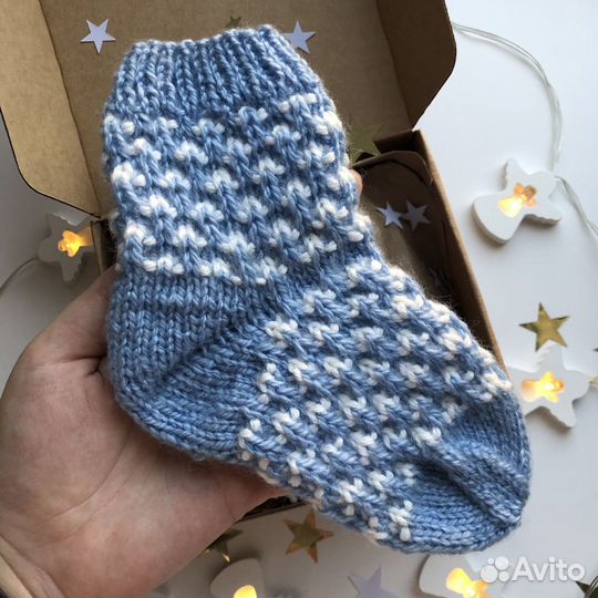 Детские вязаные носочки голубого цвета