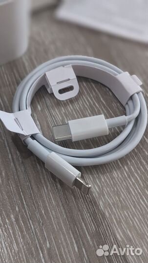 Комплект зарядка для iPhone 20W + кабель