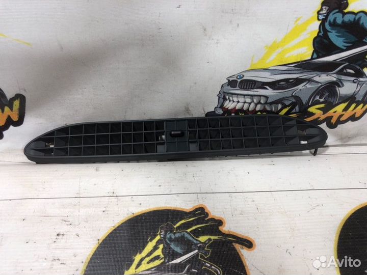 Вентеляционная решетка передняя Audi A4 B5 APS