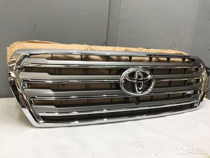 Решетка радиатора Toyota Land Cruiser 200