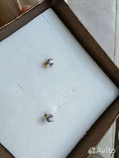 Золотые серьги с бриллиантами