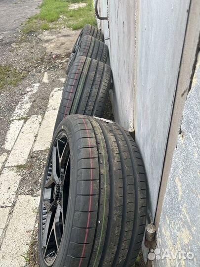 Yokohama Advan Sport V107 285/40 R22