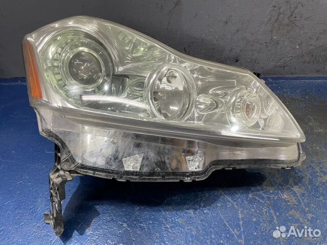 Фара ксенон правая Infiniti M Y50