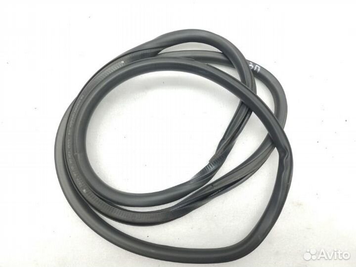 Уплотнитель проема двери задний правый Skoda