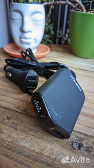 Атомобильное зарядное устройство Robiton