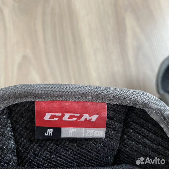 Щитки хоккейные 11