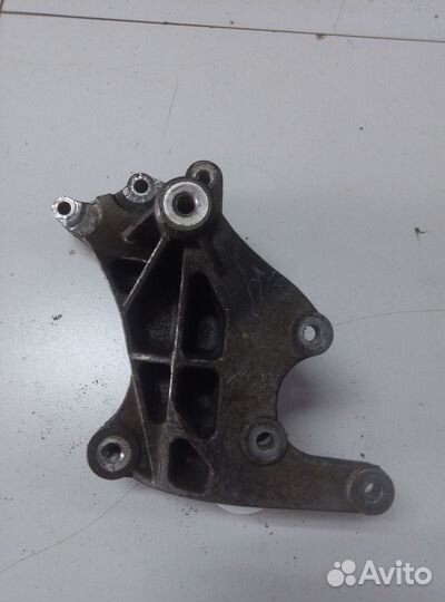 Dodge Caliber l кронштейн гидроусилителя