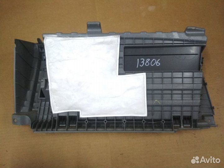 Бардачок нижний Toyota Sienna III