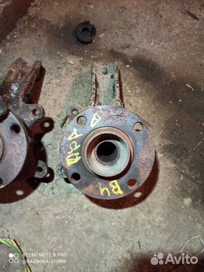 Поворотный кулак Audi 80 B4