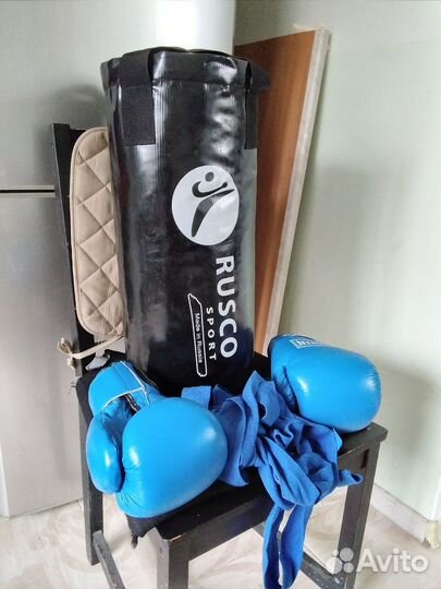 Боксерская груша, перчатки