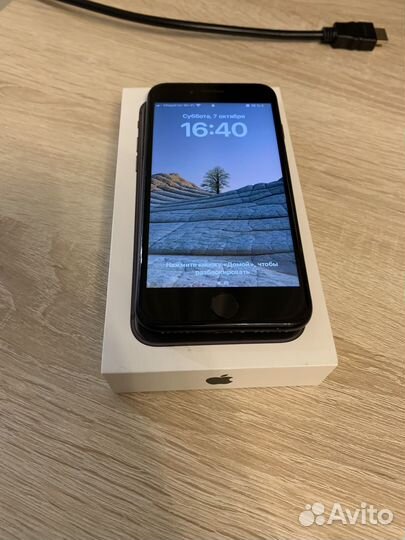 iPhone SE, 64 ГБ