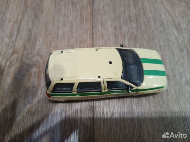 Игрушечная машина