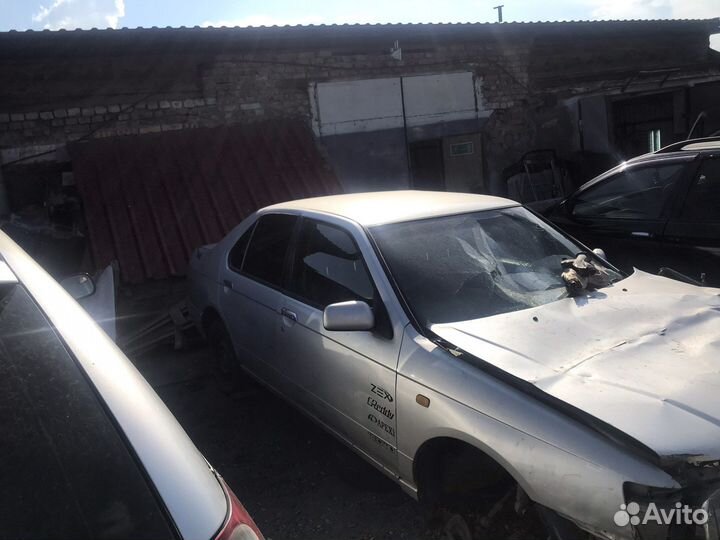 Двери Nissan Bluebird U14