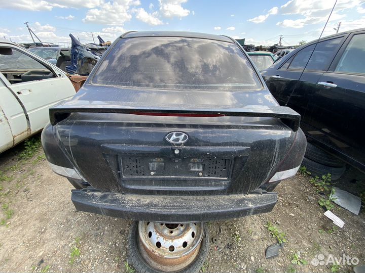 Крышка багажника Hyundai Elantra