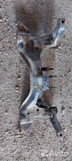 Подрамник передний на Kia Shuma