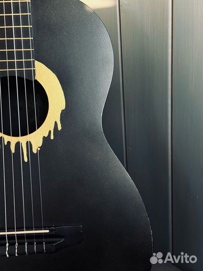 Классическая гитара шестиструнная
