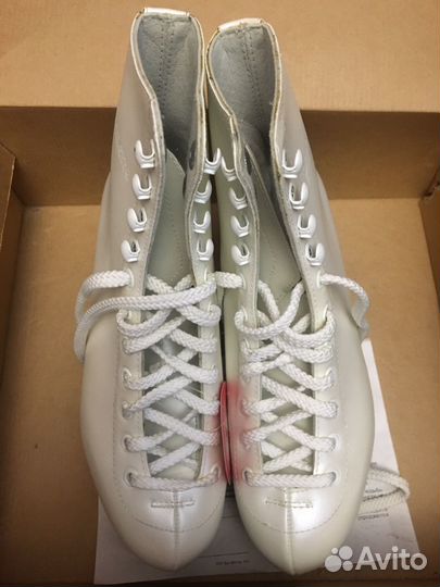 Коньки женские новые