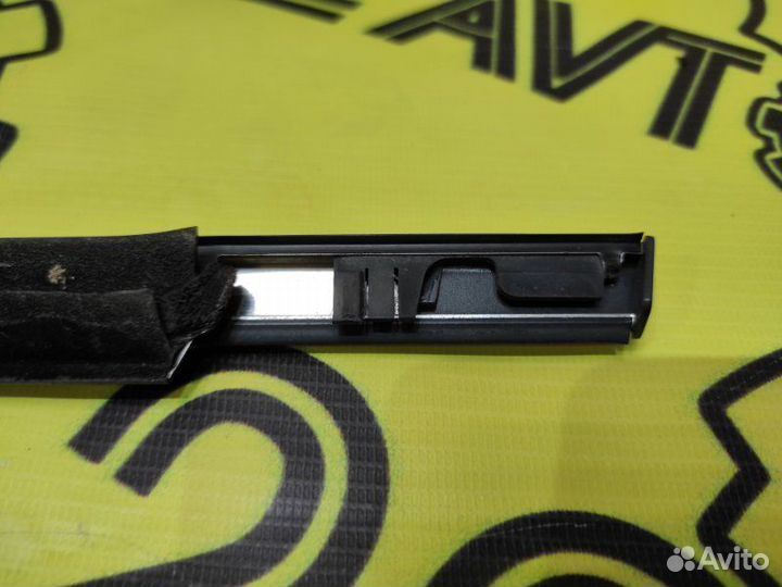 Молдинг стекла (на дверь) передний правый Nissan