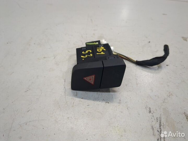 Кнопка аварийки Audi Q3, 2018