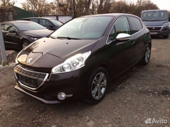 Peugeot 208 2012-2015г на запчасти