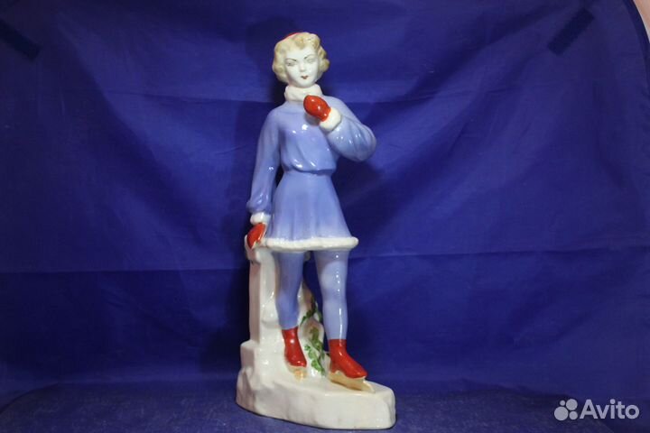 Большая фарфоровая статуэтка Фигуристка в саду Эрм