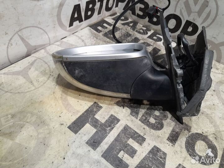 Зеркало левое серое Volkswagen Golf 5