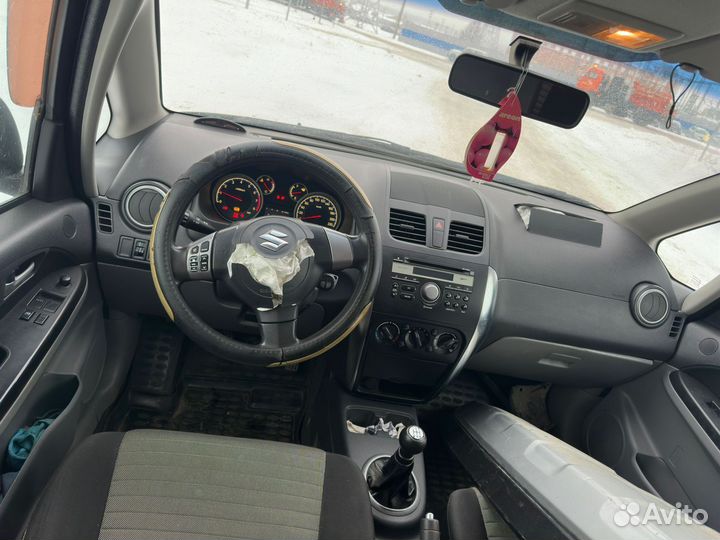 Suzuki SX4 1.6 МТ, 2010, битый, 215 000 км