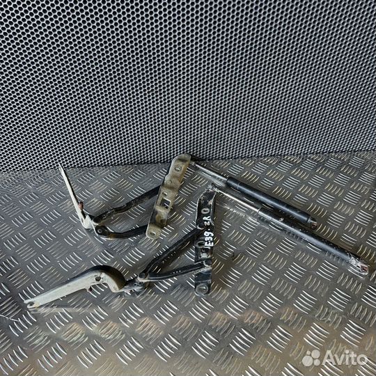 Петля крышки багажника BMW 5 серия