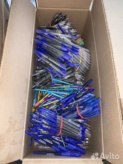 Ручки, карандаши, степлеры, дыроколы коробкой