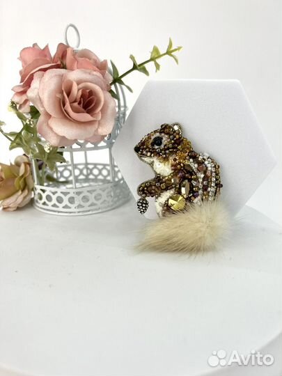 Брошь из бисера