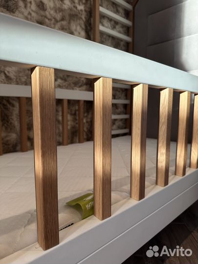 Детская кроватка с матрасом